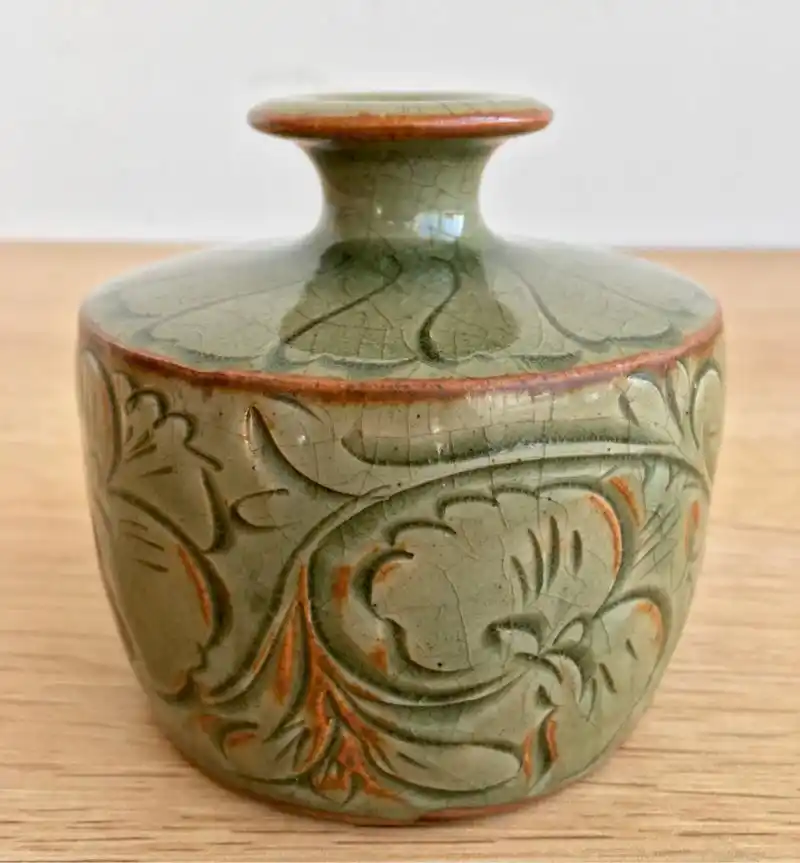 宋代耀州窑的剔刻花卉纹嘟噜瓶