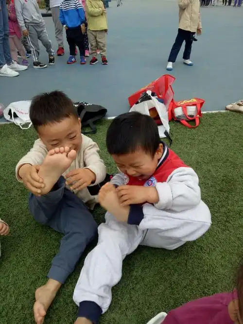 授田幼儿园萌鸭二班——大脚丫小脚丫开题啦!