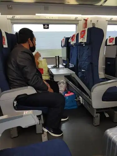 火车站实拍车厢亲身经历感触蛮多