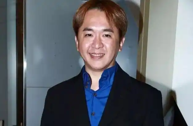 他身家数亿,却甘愿在tvb跑龙套,是不婚主义者却同时拥有3女友!