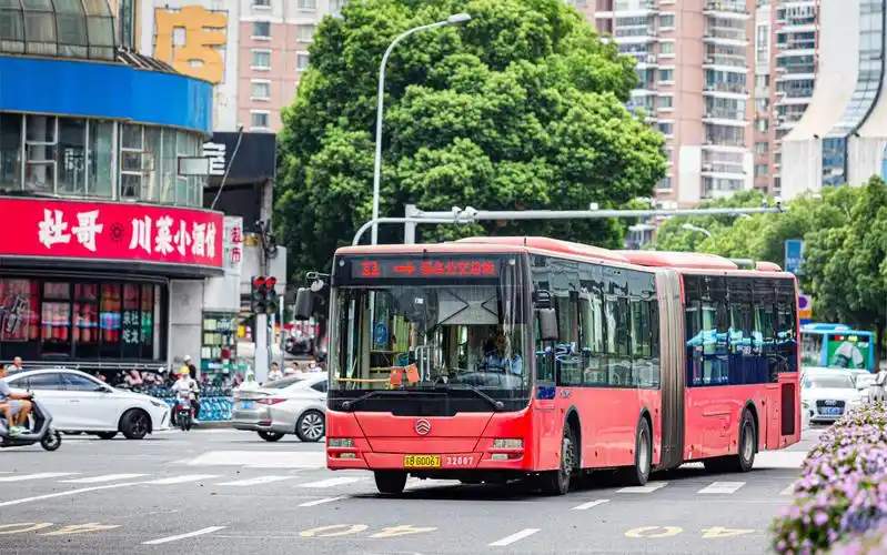 无锡11路金旅巨龙车走行视频
