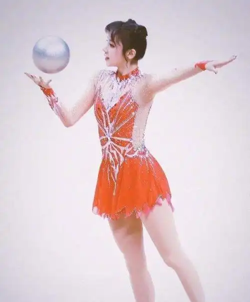 宋雨琦身为韩团领舞,劈叉都无法做到?