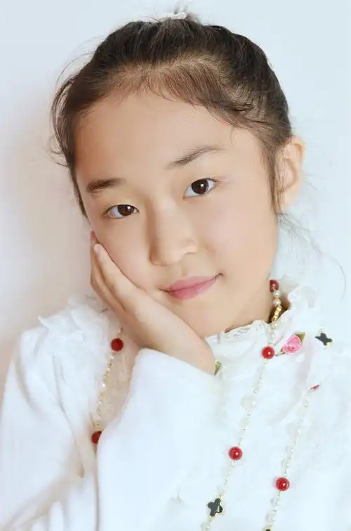 亲戚家的9岁小美女(家中自然光拍摄)