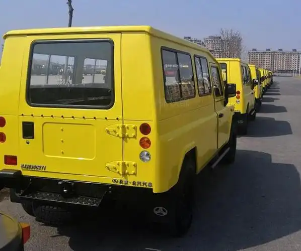 三门长轴可乘坐8人北京212新车型曝光配三菱动力