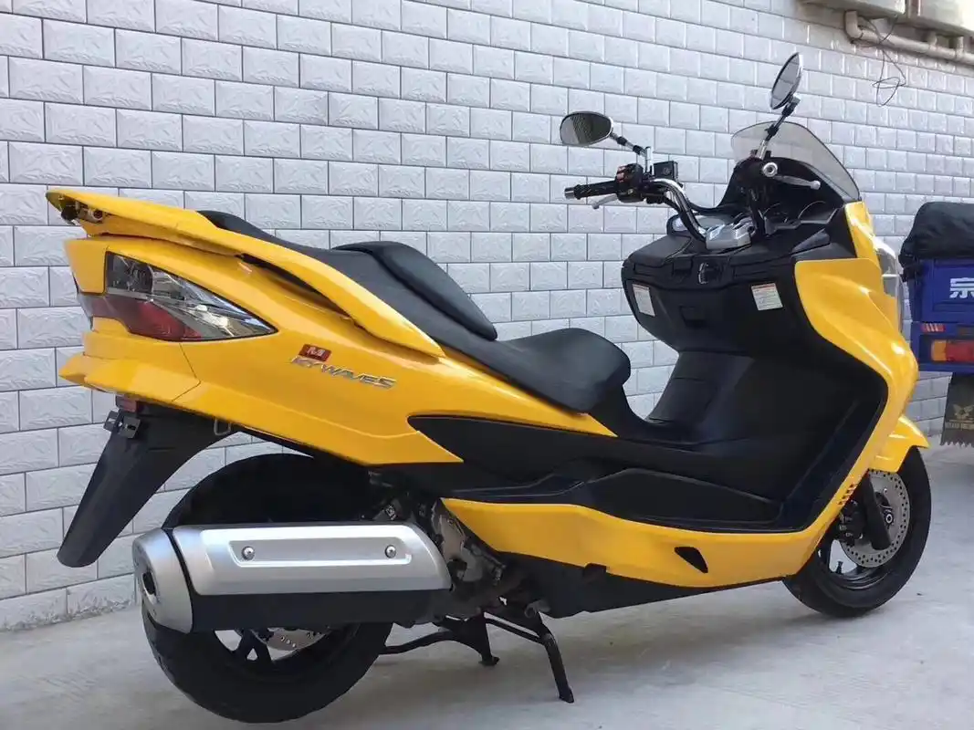 实拍铃木踏板车天浪250!