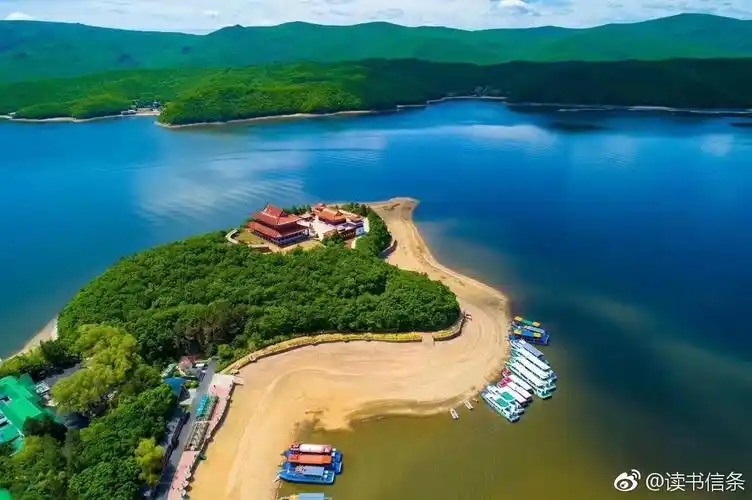 黑龙江镜泊湖.大光圈