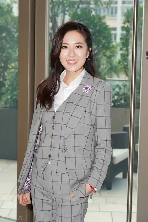 唐诗咏积极拓展内地粉丝,被叫错名字也没所谓,还分享漂亮写真_工作