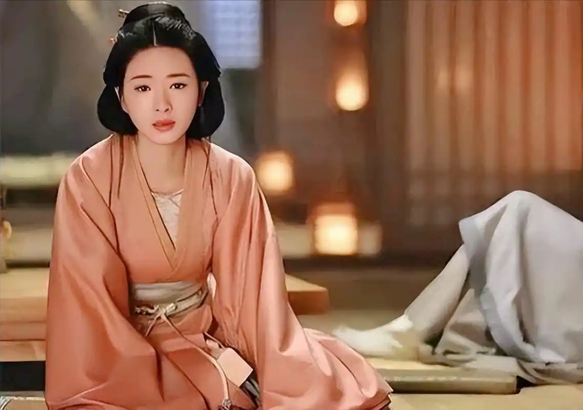 1617年,徐霞客意外宠幸了发妻侍女周氏,并怀了身孕.