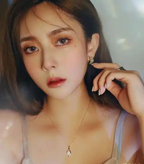 网红美女的日常生活照,不是秀时尚穿搭,就是展示时尚身材_自拍_男生