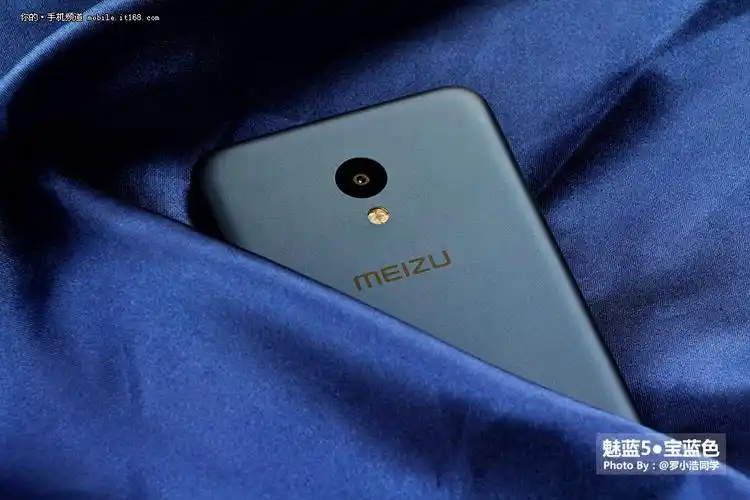 可能是颜值最高百元机魅蓝5宝石蓝开箱