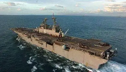 "两栖攻击舰"—海上"小平顶"