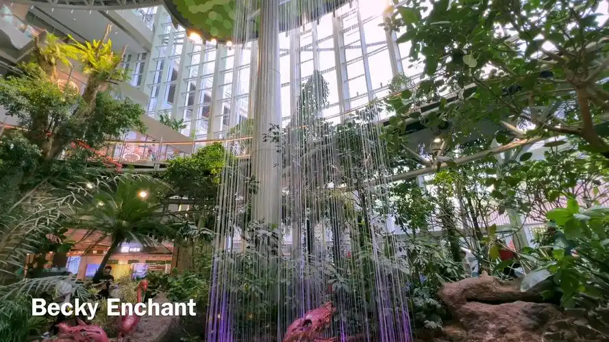 重庆光环购物公园 - 一个别具一格的商场,商场里藏着一个小森林,宛如