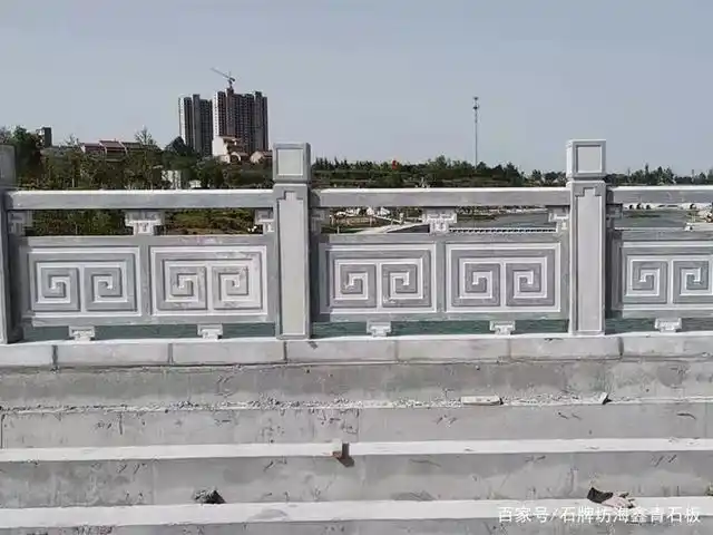 大理石材雕刻栏板在景观工程和河道护栏中经常可以看到,石材栏杆的