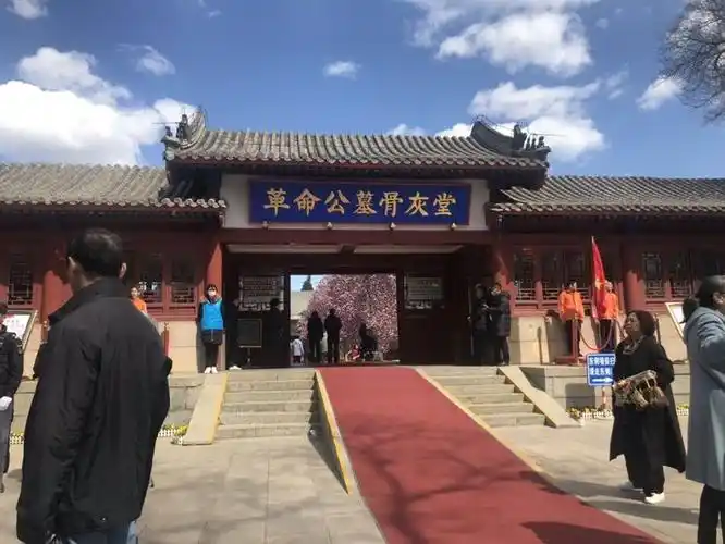 2019年3月31日黄龙与黄向阳去北京八宝山革命公墓看望老爸