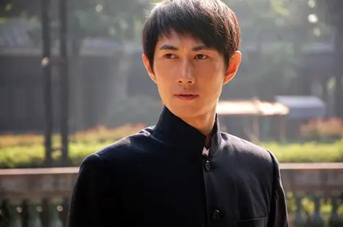 《百媚千娇》剧照由欧阳升导演执导,何明翰,习雪,李修贤等主演的电视