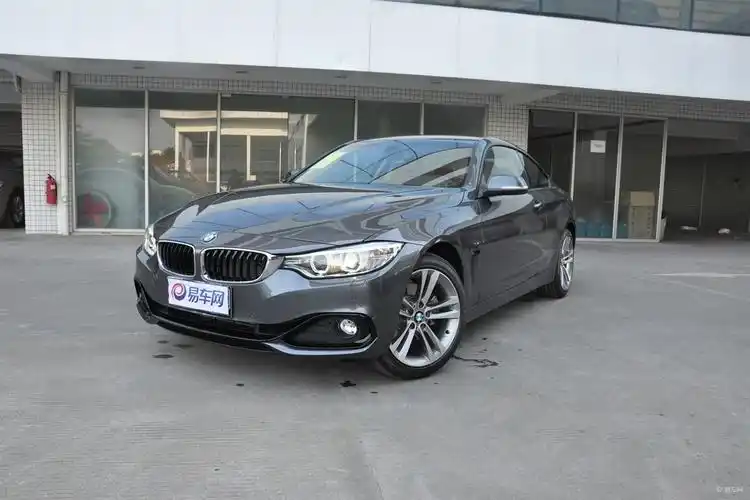 【宝马4系2014款双门轿跑车 428i xdrive 运动设计套装侧前45度车头向