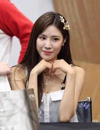 stellar成员金佳英,全侑莉与公司合约期满,宣布退出组合