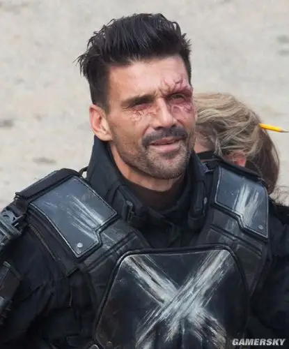 《美国队长3:内战》"叉骨"毁容近照曝光 面目狰狞