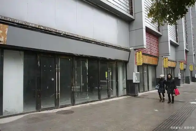 近几年来确实是不太平,尤其是经过疫情的袭击,现在线下的实体店更是