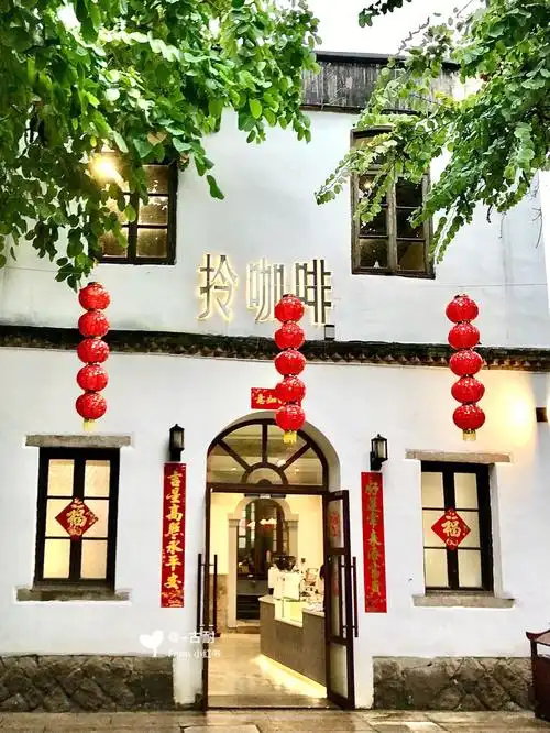 走累了想找家咖啡馆避避雨 被这家 拎咖啡 名字吸引住啦!