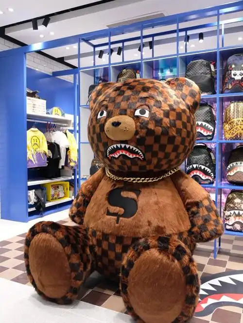 完成了一只高难度的大熊sprayground