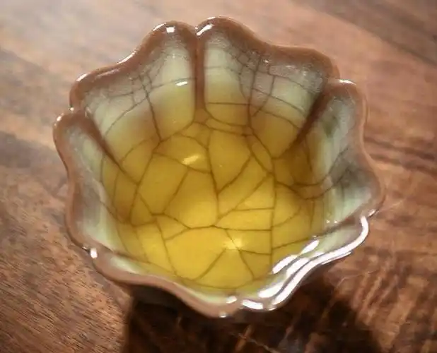 哥窑"金丝铁线"主人杯