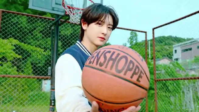 朴灿烈 · 下课一起去看学长打球