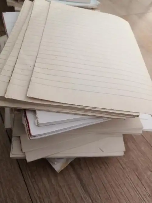 一沓带格的a5纸 付邮免费送