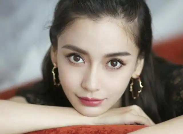 杨颖嫁给黄晓明,获得大量资源,却被吐槽演戏只会瞪眼睛