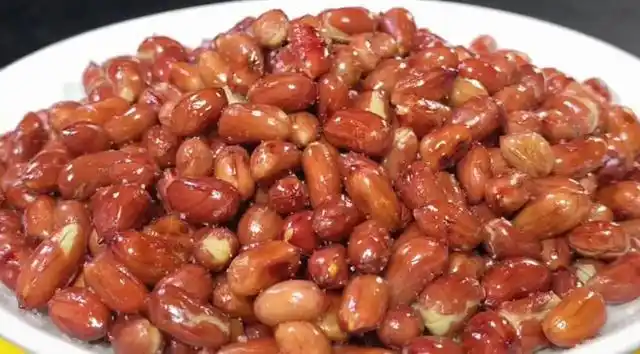 今天就跟大家分享炒花生米正确的做法,这样炒出来的花生米不仅酥脆不