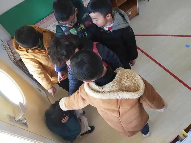 从而引起了很多学生的心理出现了问题,而有好学生那就有坏学生,他们的