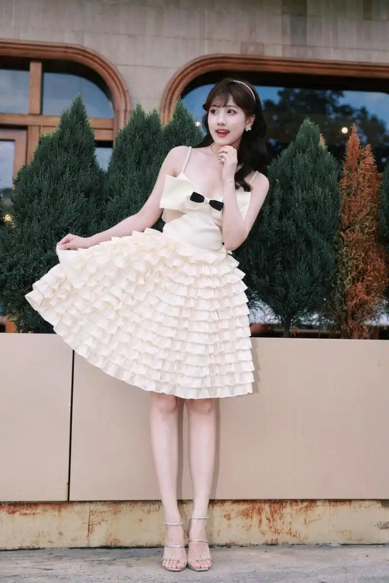 李艺彤甜美风格写真组图