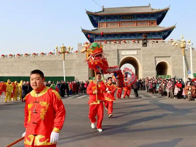 章丘区绣惠街道回村扮玩回家团圆