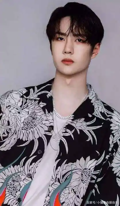 王一博街舞5花衬衫造型#王一博花衬衫小合集～不仅在街舞里穿过憾多