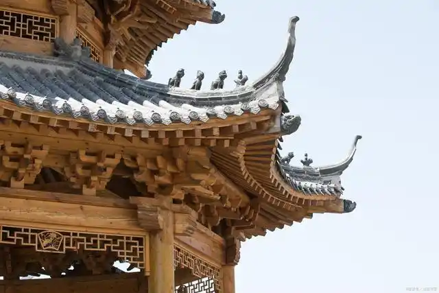 因为榫卯没有铁钉的应用范围广,这就造成古代建筑造型单一.