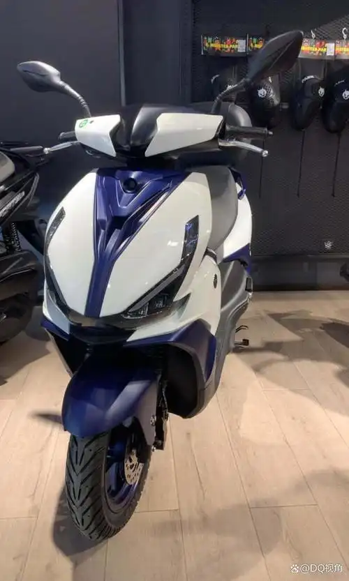 万元左右高性价比踏板摩托,钱江鸿125来袭,abs tcs加持,更安全