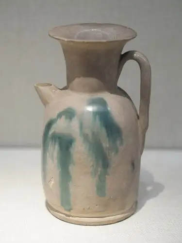 唐长沙窑青釉绿彩瓷执壶镇江博物馆藏