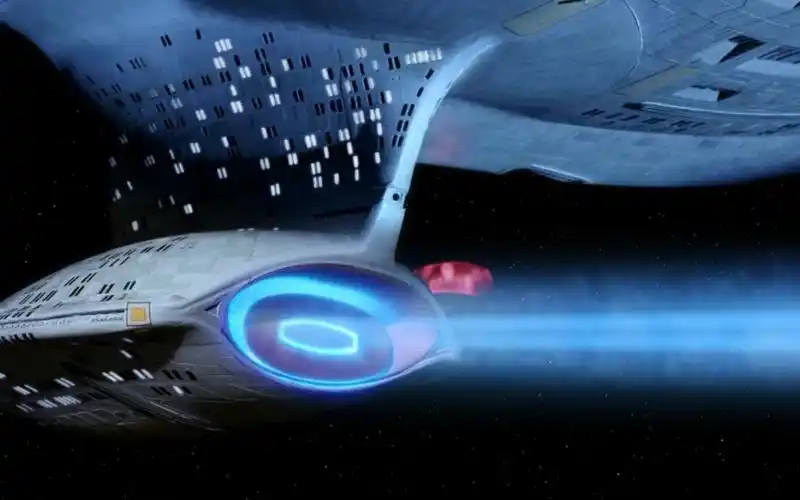 星际迷航 企业号星舰使用航行偏导仪作为武器发射光束攻击borg cube