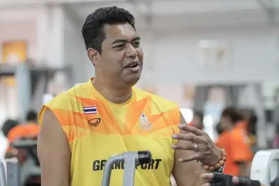 泰国女排主教练,冯坤老公加提蓬