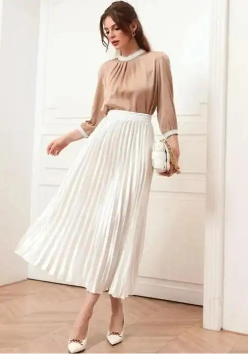 百褶裙适合搭配什么上衣?