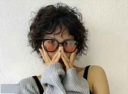 港风超短烫发发型,复古时髦又个性,太有女神气质了_纹理_女生_短发