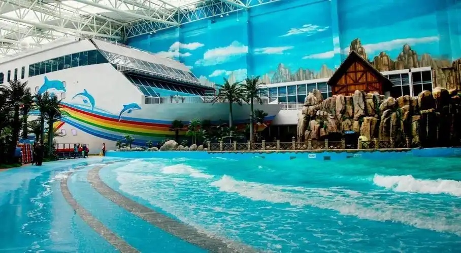 水世界设备介绍:图文详情青岛融创水世界以海洋元素为亮点,入园即见