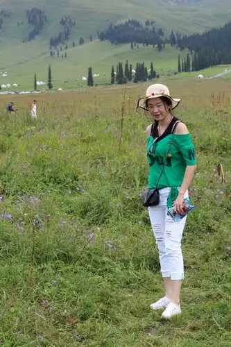 《新疆行》旅游途中的美女