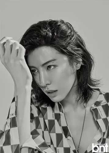 鲁敏宇拍摄bnt写真 展现对于演技的热情