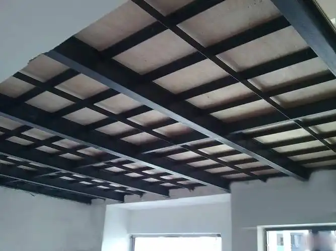 钢材骨架 混泥土浇筑,二层楼板超结实,铁锤都砸不坏,完美!