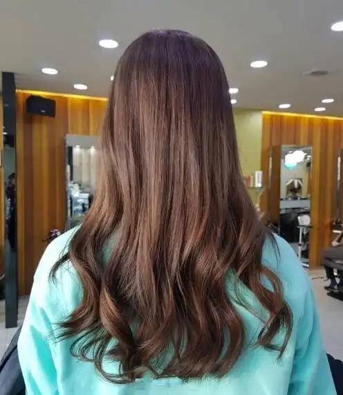 长卷发发型背影图片