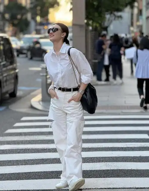 宋佳最新街拍 松弛自然美