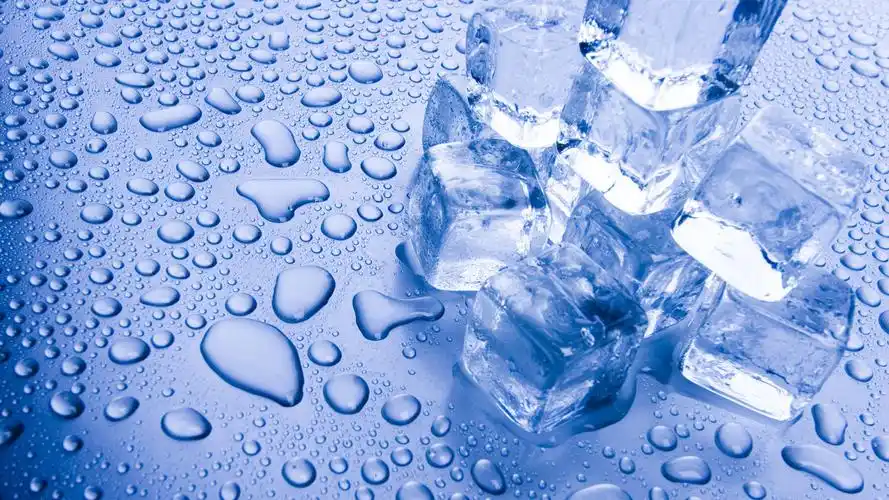 晶莹清凉的冰块唯美高清桌面壁纸