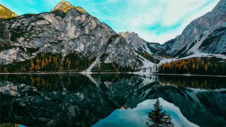静谧山间湖泊唯美高清桌面壁纸-风景壁纸-手机壁纸下载-美桌网