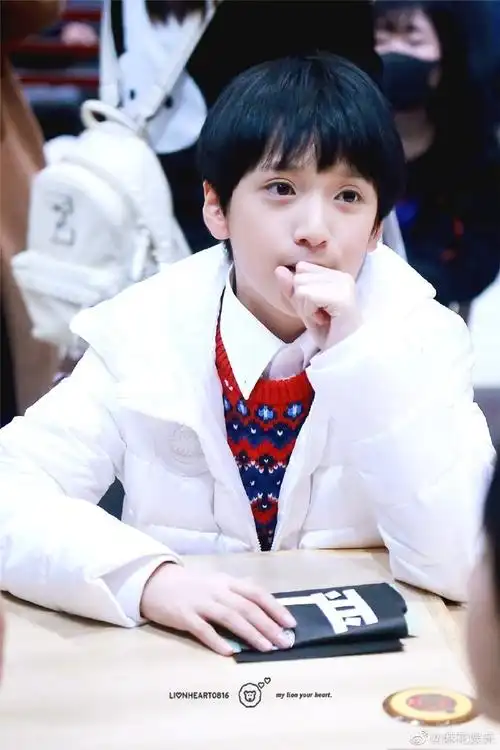 严浩翔北电入学报到照